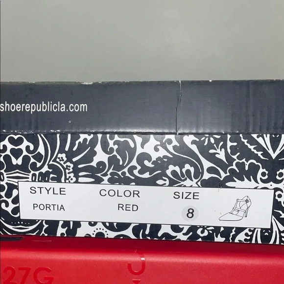 Red High Heeled Pumps with T-Strap Design and Pointed Toe (8) - Picture 11 of 11